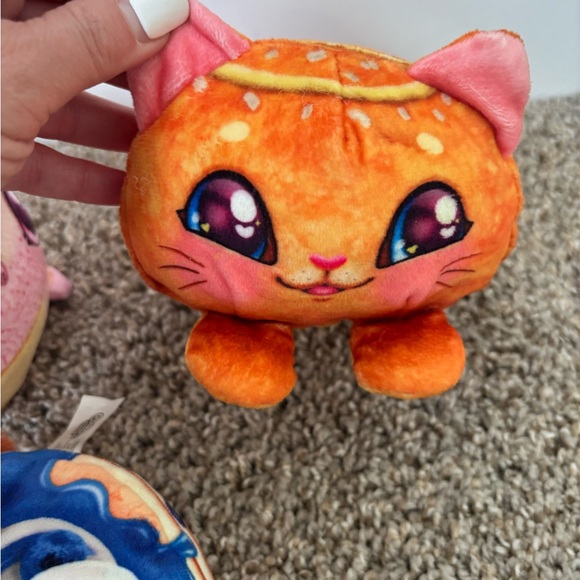 Cookeez Makery Freezy Cakez plushes - Picture 4 of 5